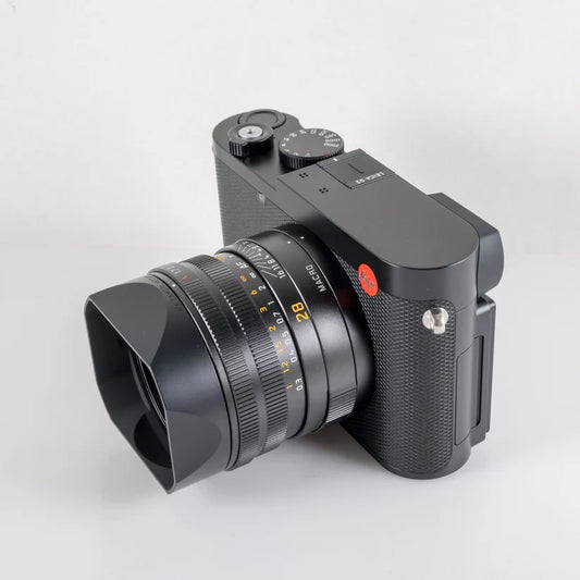 LElCA Q3 28mm f/1.7 19080 60MP Digital Point & Shoot Camera 19080