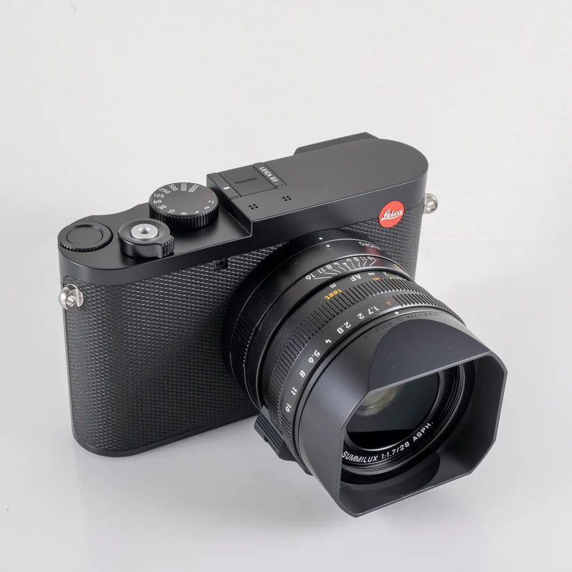 LElCA Q3 28mm f/1.7 19080 60MP Digital Point & Shoot Camera 19080