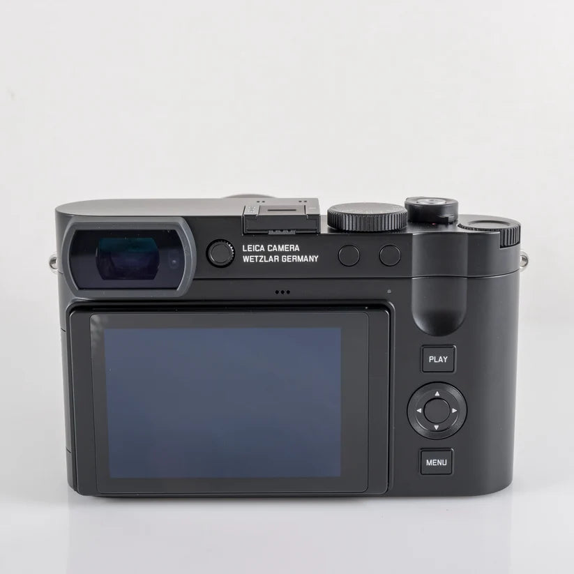 LElCA Q3 28mm f/1.7 19080 60MP Digital Point & Shoot Camera 19080