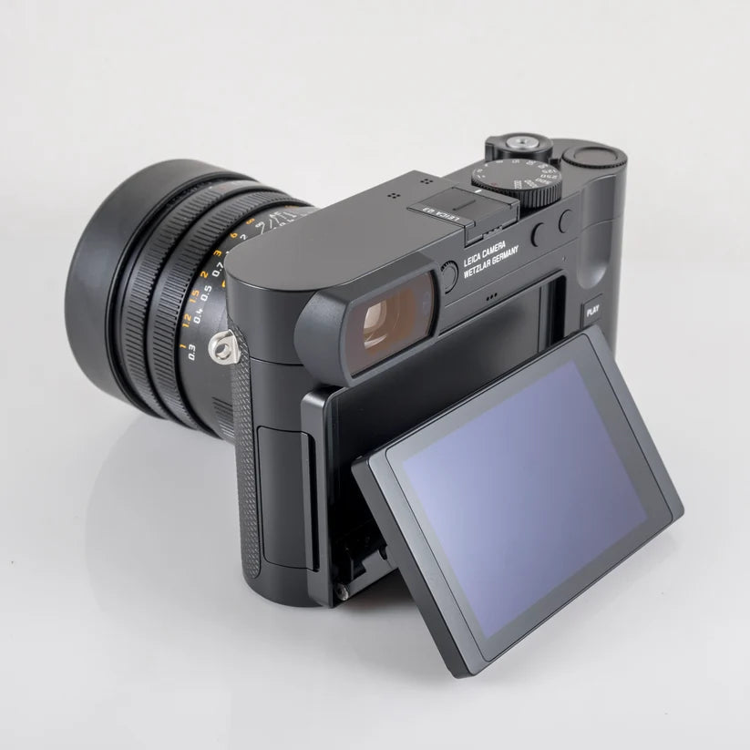 LElCA Q3 28mm f/1.7 19080 60MP Digital Point & Shoot Camera 19080
