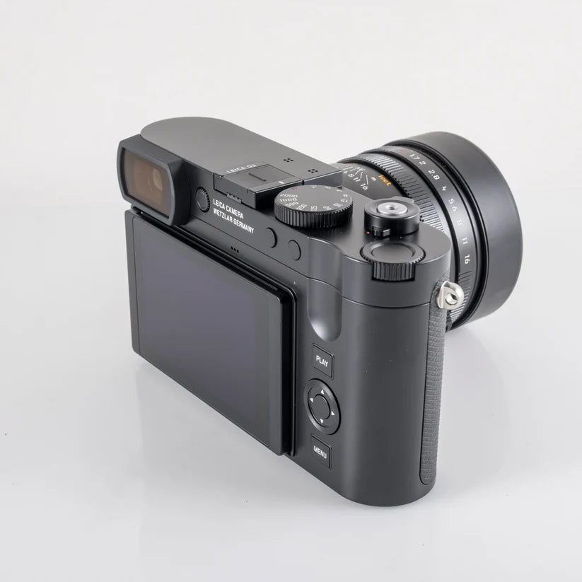 LElCA Q3 28mm f/1.7 19080 60MP Digital Point & Shoot Camera 19080